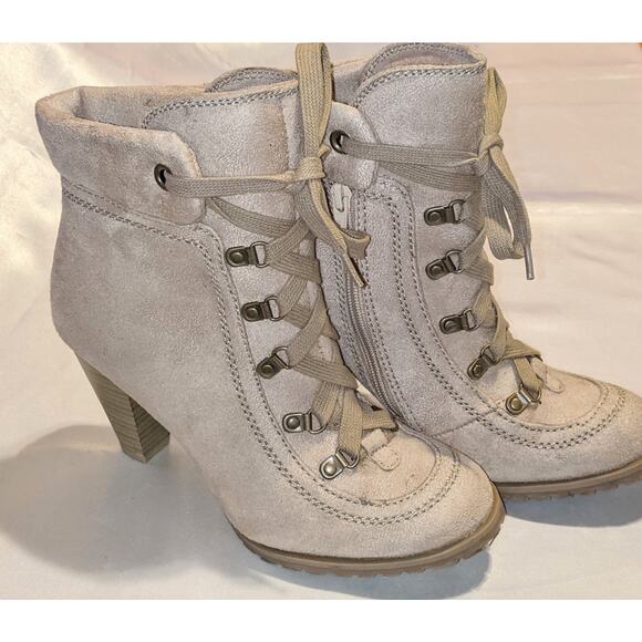 Decree Women's Beige Vegan Suede Ankle Boots Side Zip Size 7.5 M 3.25" Heels - Picture 2 of 12